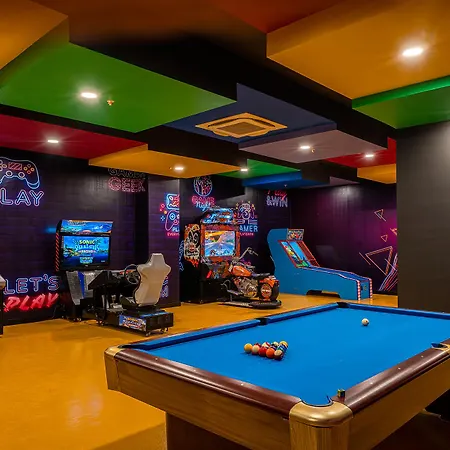 מלון Arnor De Luxe & 5*