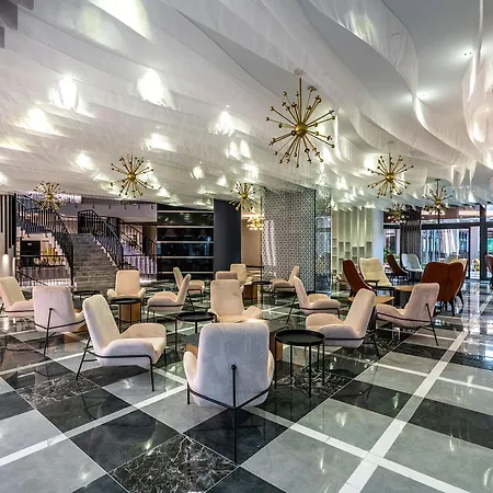 Arnor De Luxe & מלון